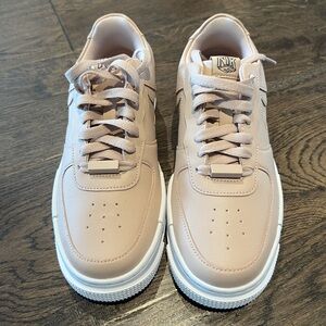 Brand new Women’s Nike Air Force 1 pixel shoes. Size 7.5 beige
